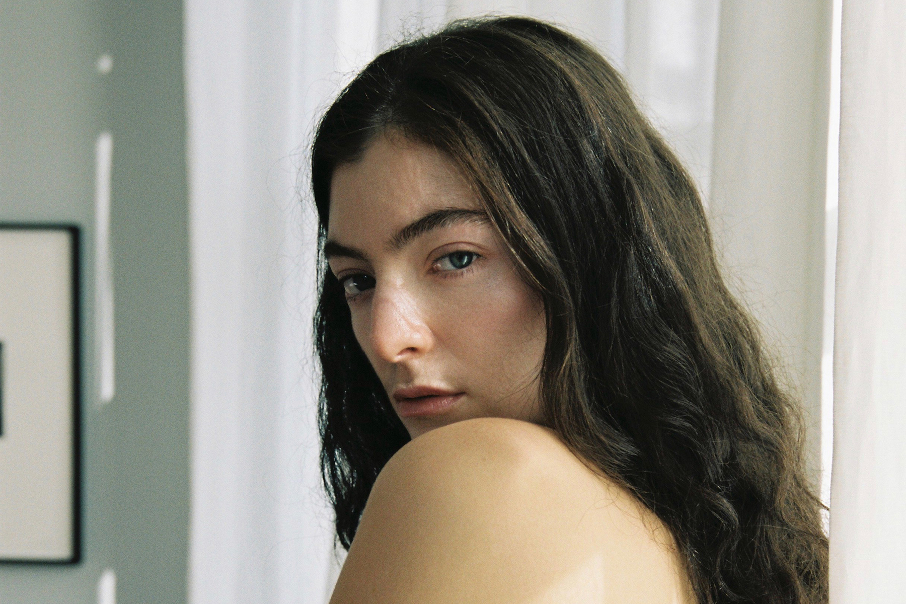 Don’t Worry About Lorde, She’s Just ‘Stoned at the Nail Salon’