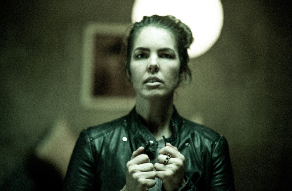 Mel Parsons Serves Pure Platonic Poison on New Album &#8216;Slow Burn&#8217;