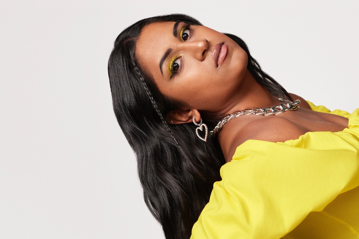 ASHY Rues Self-Sabotage in Cheeky &#8216;No Man&#8217;s Land&#8217; Video