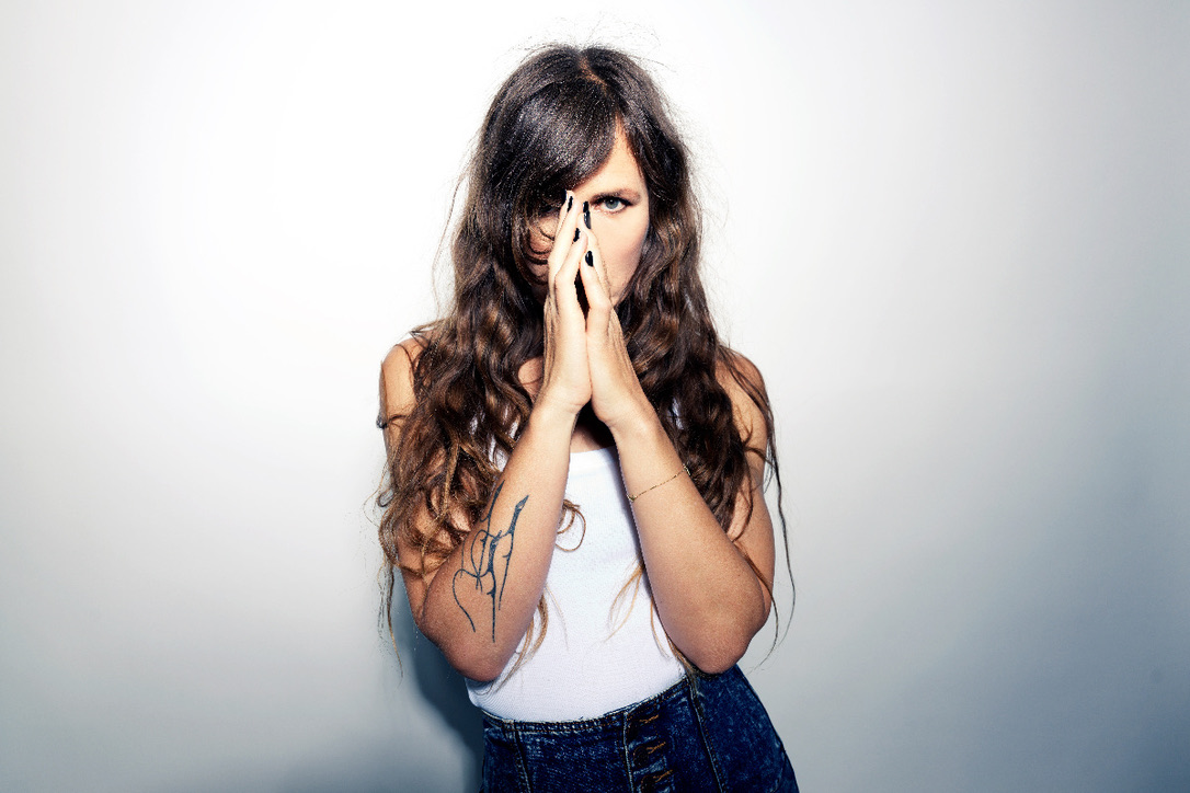 Reb Fountain Covers OMC’s Classic Hit ‘How Bizarre’