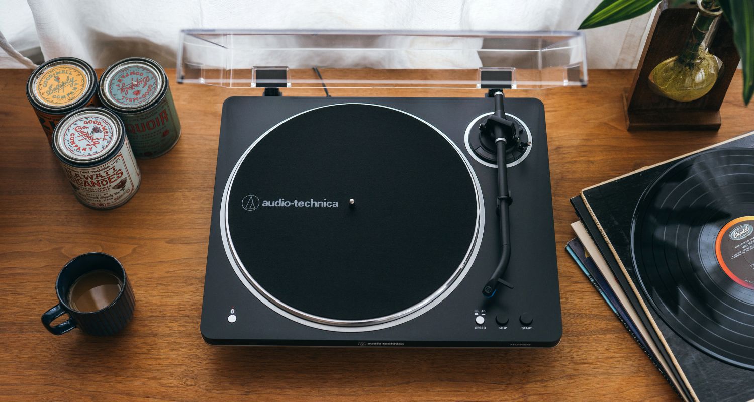 Audio-Technica AT-LP70XBT_BS_lifestyle