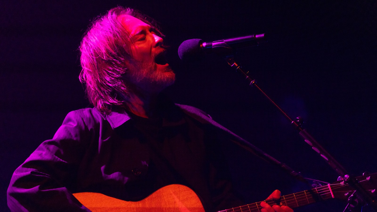 Thom Yorke Performs Radiohead&#8217;s &#8216;Sail to the Moon&#8217; for First Time in 16 Years in Auckland