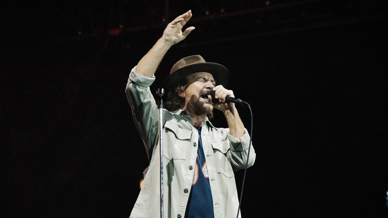 Pearl Jam&#8217;s Tour Shines Light on a Darkening World [Live Review]