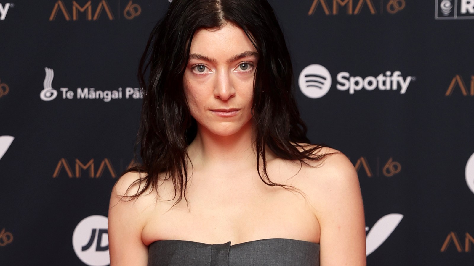 Lorde Can&#8217;t Listen to &#8216;Virgin&#8217; Deep Cut &#8216;Clearblue&#8217;: &#8216;That Whole Song Just Destroys Me&#8217;