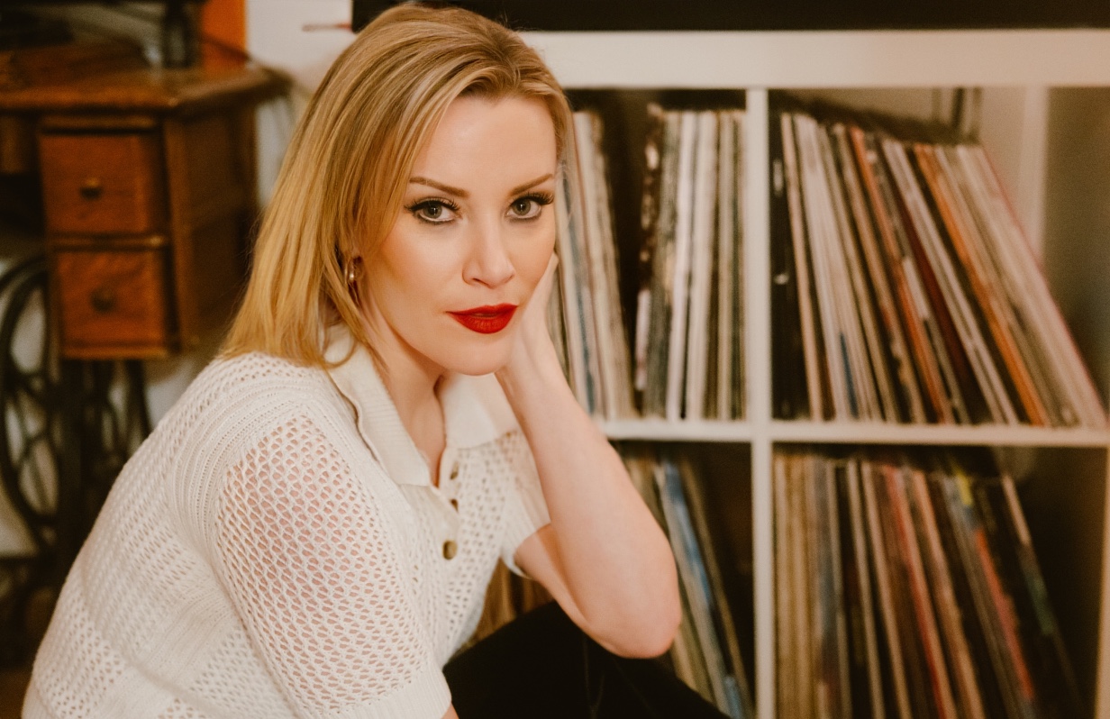 Making Music, Making Ends Meet with Lisa Crawley: &#8216;I Don’t Think Anyone Chooses Independent Music Because It’s the Easiest Career&#8217;