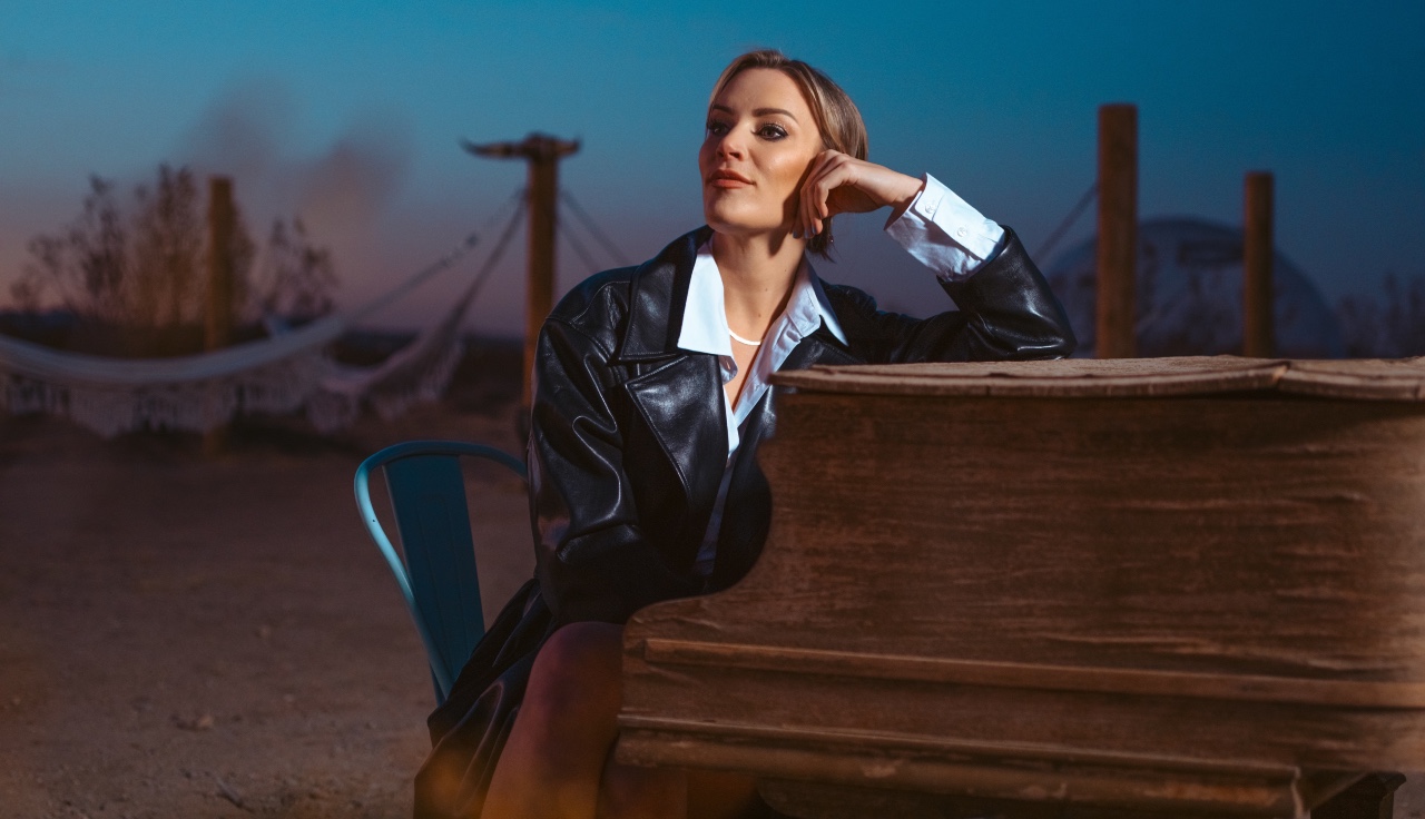 Lisa Crawley&#8217;s Latest Single Lives in &#8216;That Strange Space Between Hope and Uncertainty&#8217;