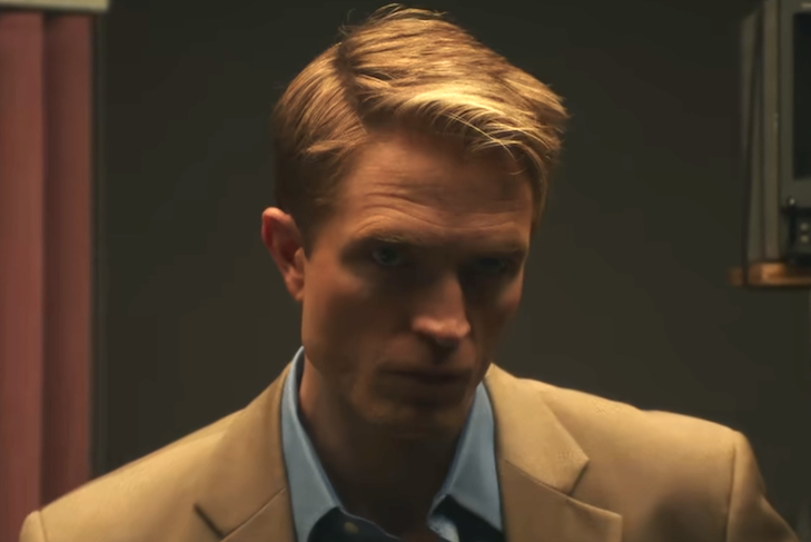 Robert Pattinson Becomes Chris Hansen in &#8216;Primetime&#8217; Camera Test as Australian and New Zealand Release Nears