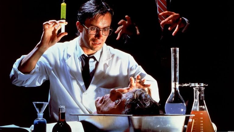 Jeffrey Combs in Re-Animator