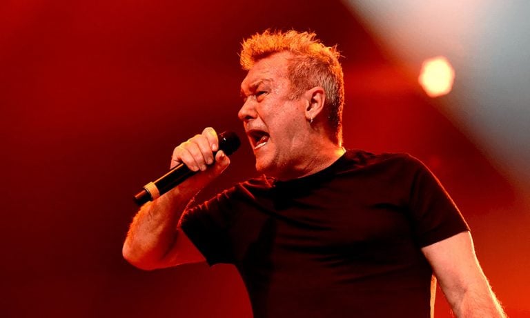 Jimmy Barnes singing onstage