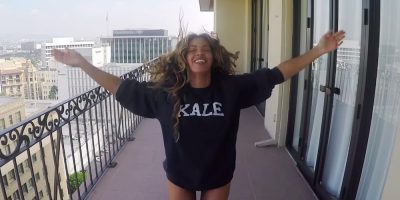 beyonce kale jumper on balcony