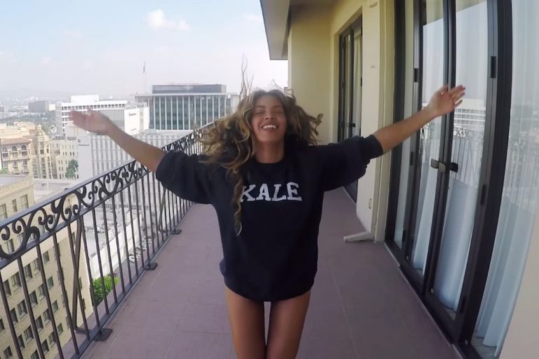 beyonce kale jumper on balcony