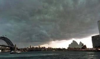 It looks like cyclones and heatwaves for Australia this NYE