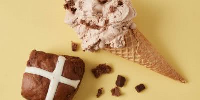 Gelatissimo new Easter flavour - choc cross buns