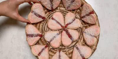 Arnott's Iced VoVo biscuits in heart shape method.