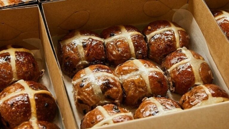 hot cross buns in melbourne for easter