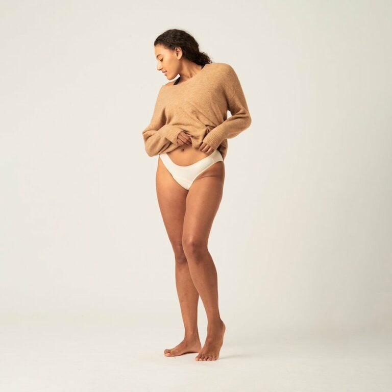 ModiBodi_RecycledSeamfree_Bikini_MH_Macadamia_period undies