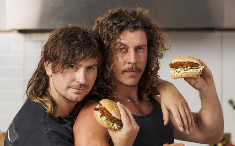 Here's how to make the iconic KFC and Peking Duk burger