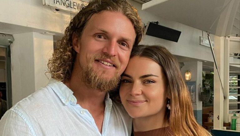 Nick Cummins has reportedly married his girlfriend