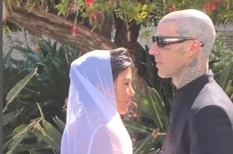 Kourtney Kardashian Travis Barker officially married