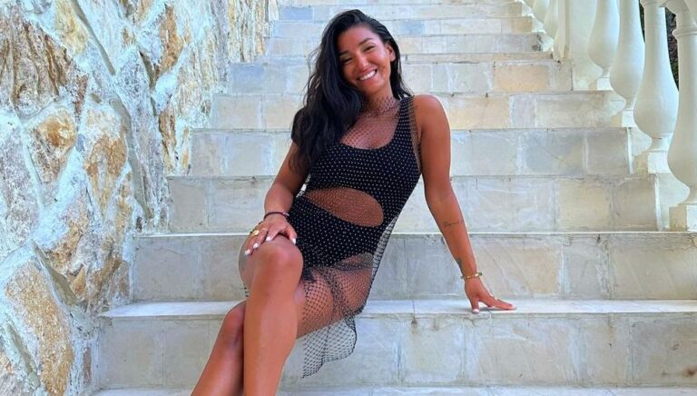 MAFS star Ella criticised for posing by a temple