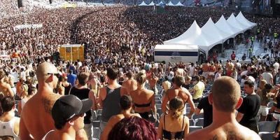 Panoramic photo of large crowd at a festival