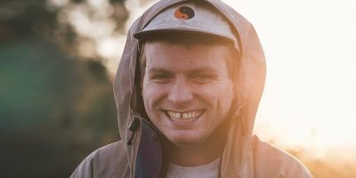 Mac DeMarco grinning