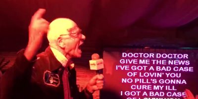 Dr Karl sings karaoke at Splendour