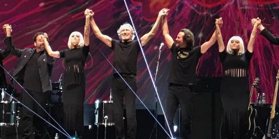 Roger Waters and Eddie vedder bow onstage