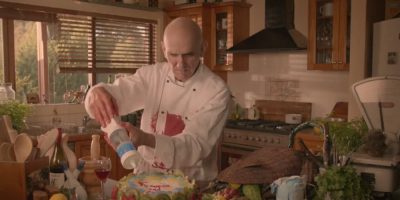 Paul Kelly plays chef