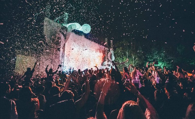 Image of the crowd at Maroochy Festival