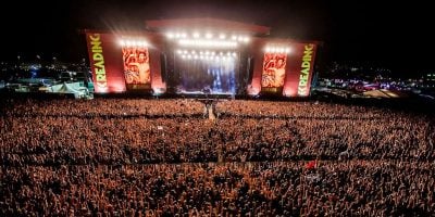 Image of the massive crowd at England's Reading Festival