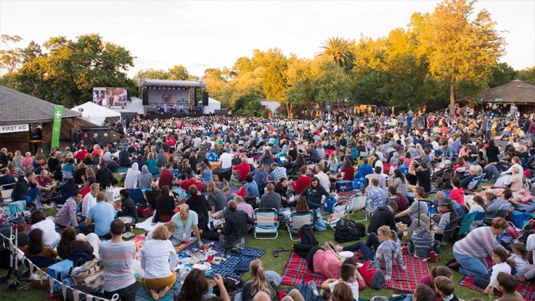 Image of a crowd at Melbourne Zoo Twilights