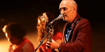 Paul Kelly onstage