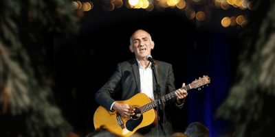 Paul Kelly plays a festive gig christmas songs