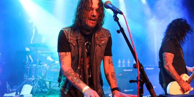 Guns N ' Roses' keyboardist, Dizzy Reed, performing live