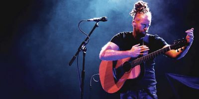 English guitar virtuoso Newton Faulkner