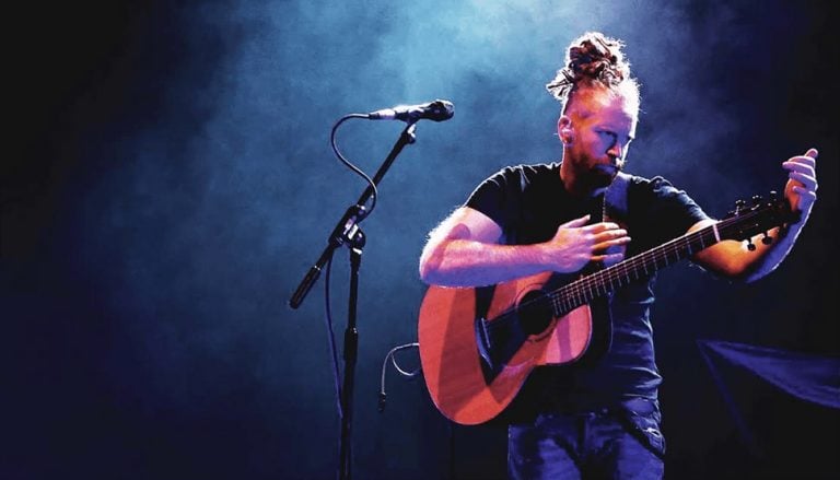 English guitar virtuoso Newton Faulkner