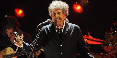 Image of Bob Dylan performing live