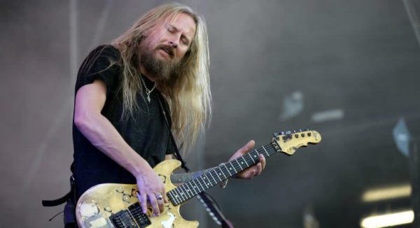 Alice In Chains' guitarist Jerry Cantrell releases new