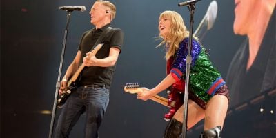 Bryan Adams and Taylor Swift performing live