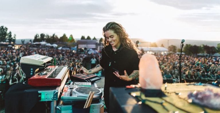 Tash Sultana performing live