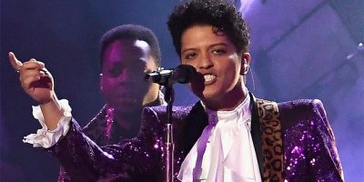 Bruno Mars performing a tribute to Prince at the 2017 Grammy Awards