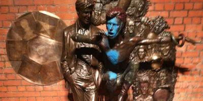 Image of the vandalised David Bowie statue