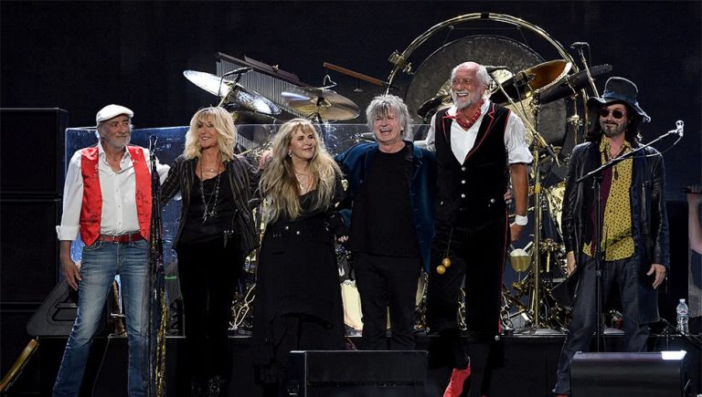 mick fleetwood and lindsay buckingham