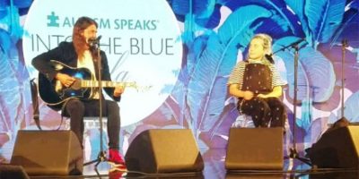 Dave Grohl performing with daughte Violet at the Autism Speaks gala in Los Angeles