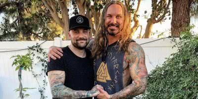 jake-luhrs holding hands with Tim Lambesis