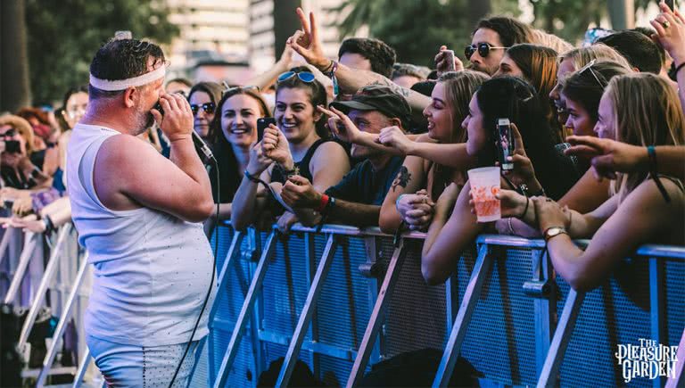 Image of a crowd at Melbourne's Pleasure Garden