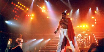 Queen performing live in 1986