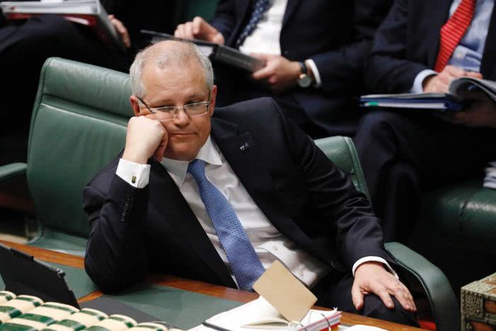 scott morrison leaning against desk