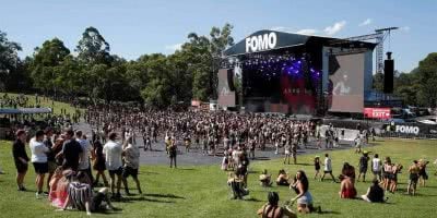 Image of the FOMO Festival crowd